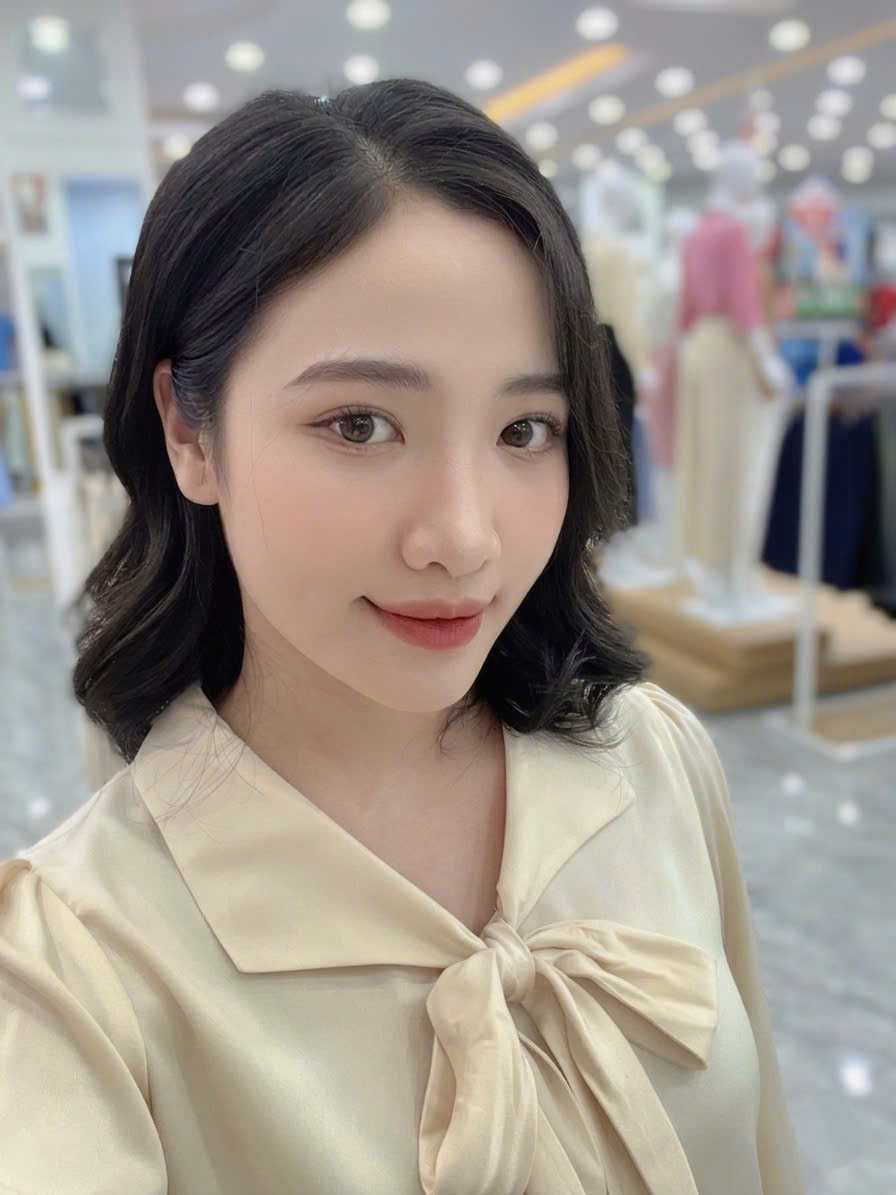 Cô Nguyễn Mai Linh