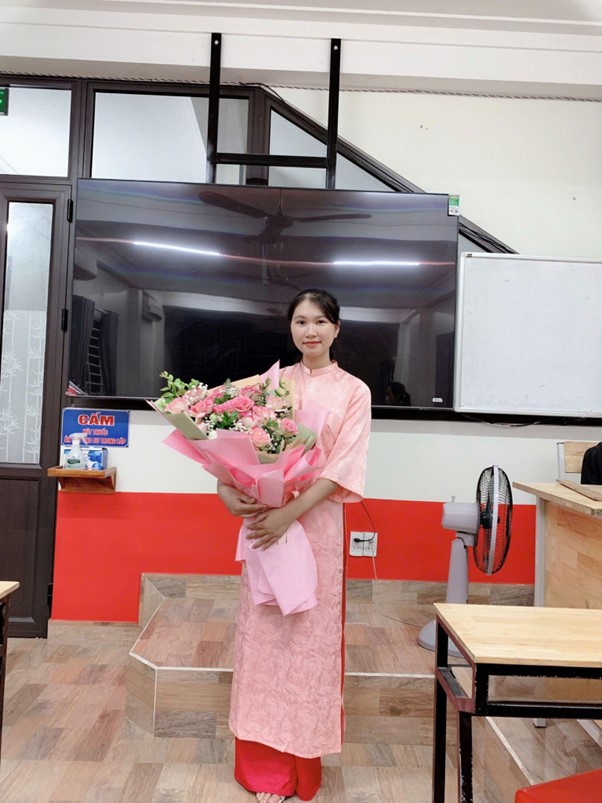 Cô Trần Thị Hằng
